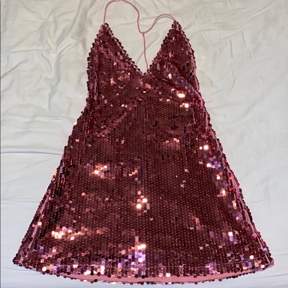Backless sequin dress 🌺